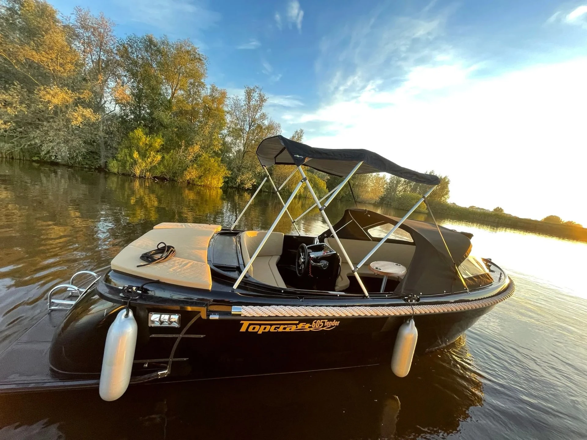 Topcraft 605 Tender huren in Sneek